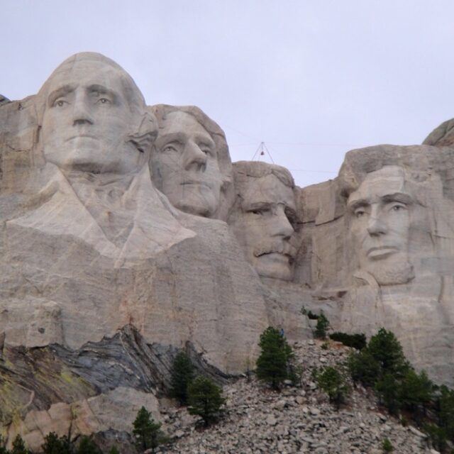 usa-mountrushmore-1